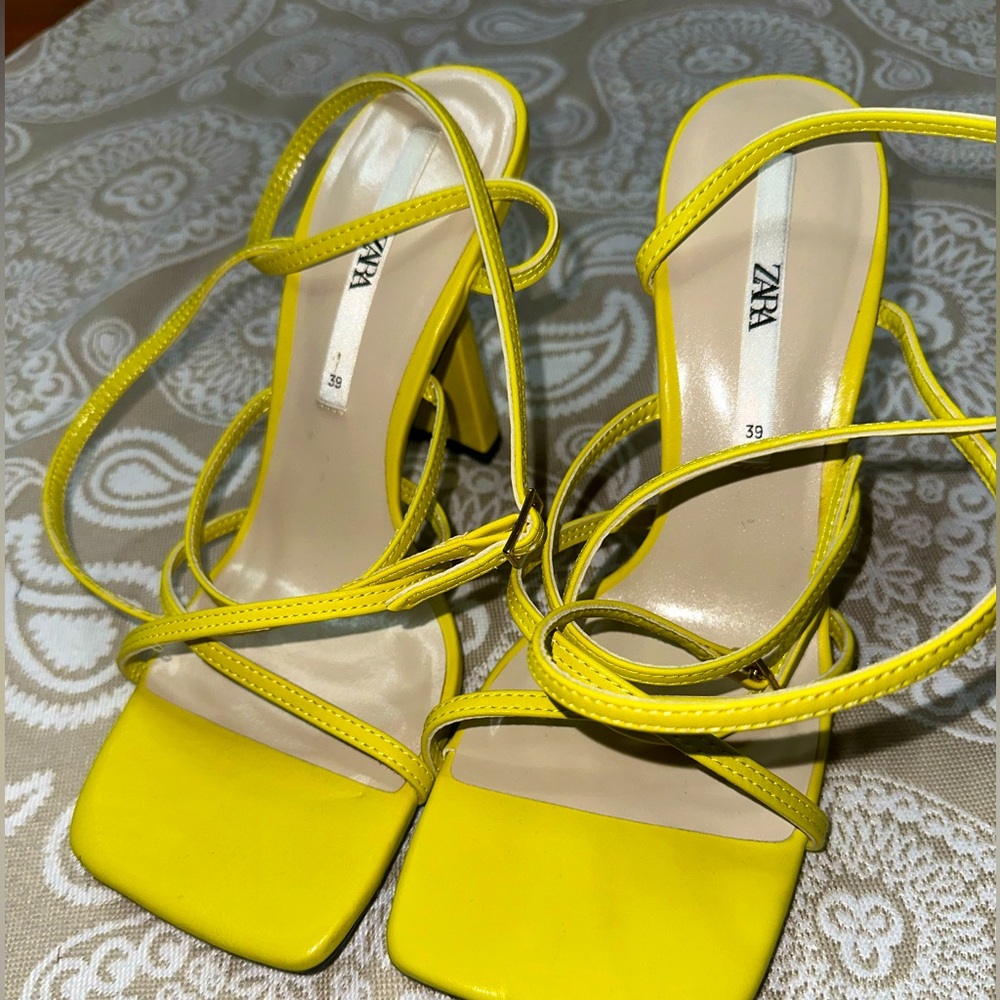 Zara Strappy Heels Size 39. Never worn.